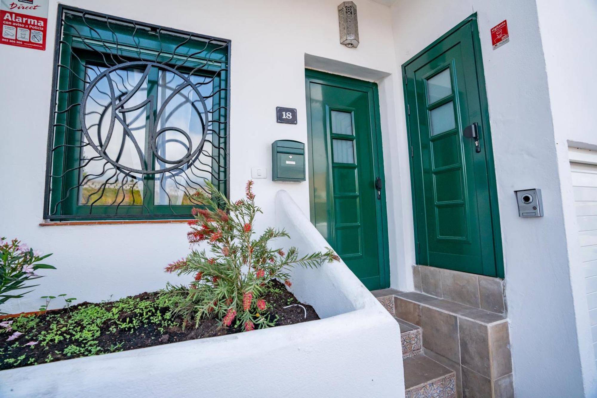 Casa Julio - Alcala Complete Coastal Retreat - Entire Apartment - 3 Min Walk From The Ocean - Shared Entrance With Host Bagian luar foto