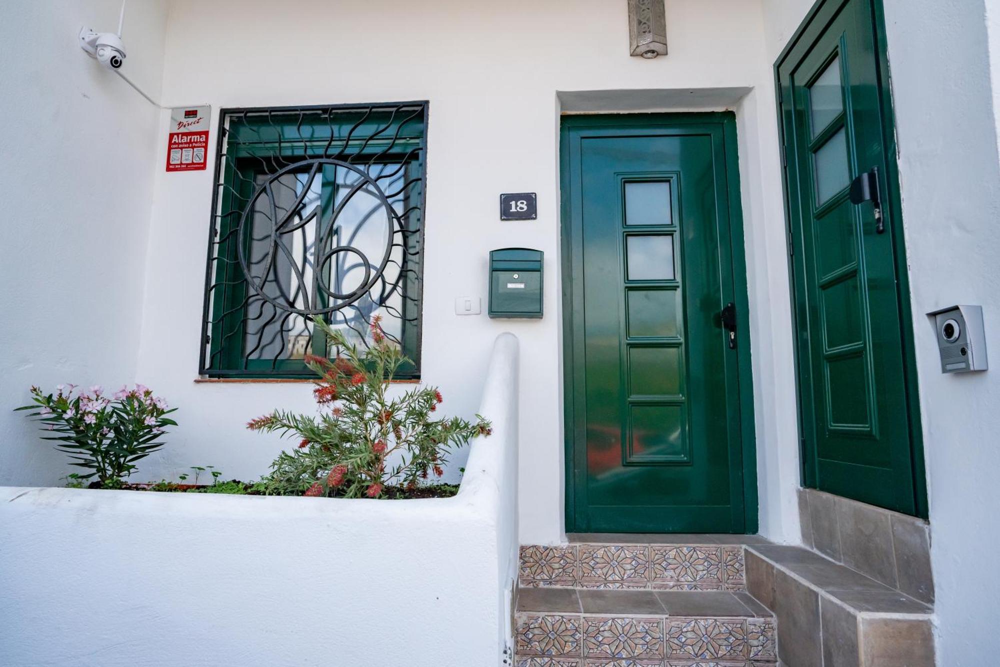 Casa Julio - Alcala Complete Coastal Retreat - Entire Apartment - 3 Min Walk From The Ocean - Shared Entrance With Host Bagian luar foto
